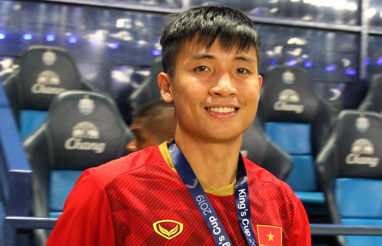 Tuyen Viet Nam nhan huy chuong bac tai King's Cup hinh anh