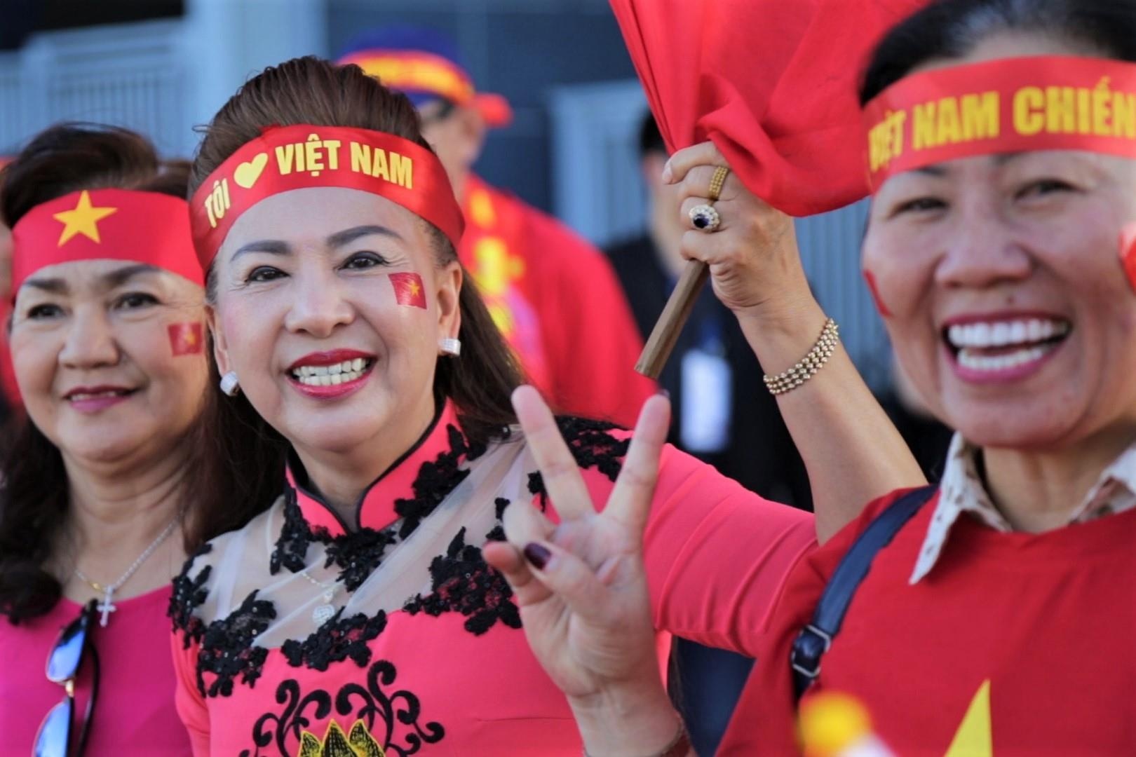 CDV chay het minh cung DT Viet Nam o tran chung ket King's Cup hinh anh