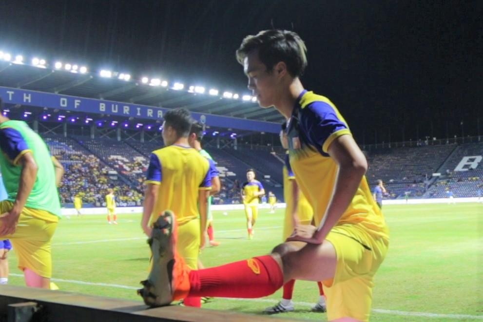 Tuyen Viet Nam khoi dong, tap dut diem tu xa hinh anh