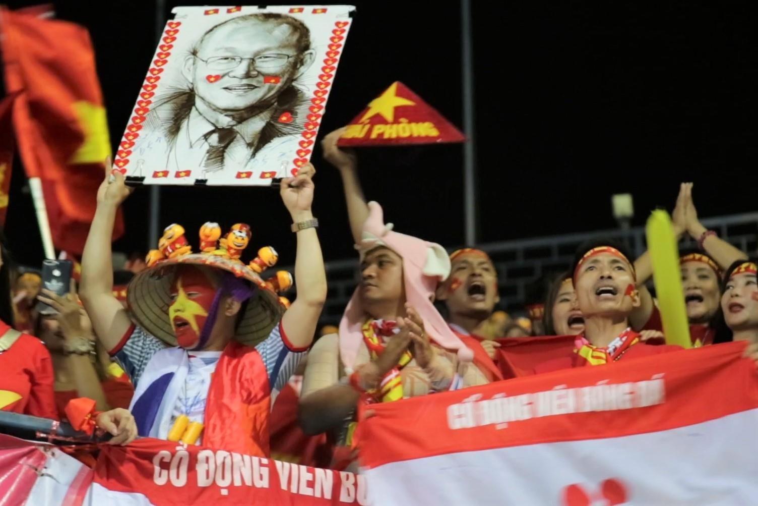 CDV Viet Nam bien Buriram thanh 'san nha' o tran chung ket King's Cup hinh anh