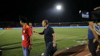 CDV vay kin khi HLV Park Hang-seo xuong san bat tay Quang Hai hinh anh