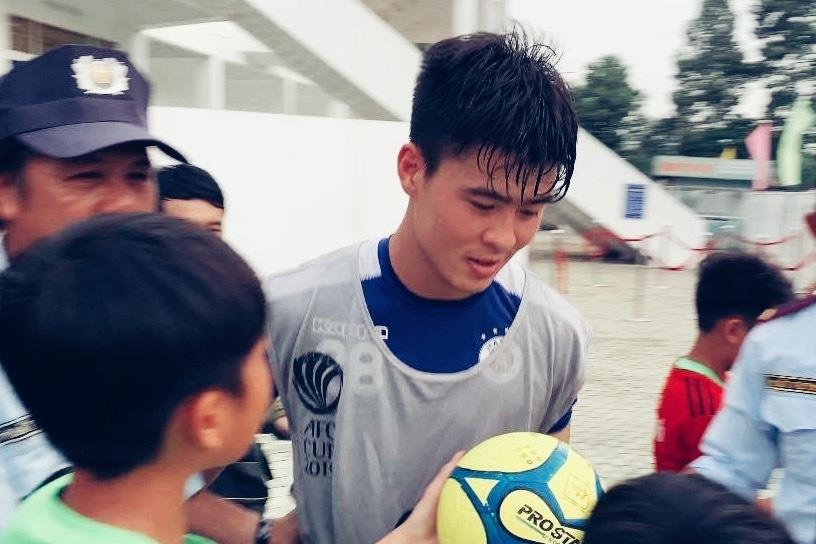 CDV Binh Duong vay kin Duy Manh truoc tran chung ket hinh anh