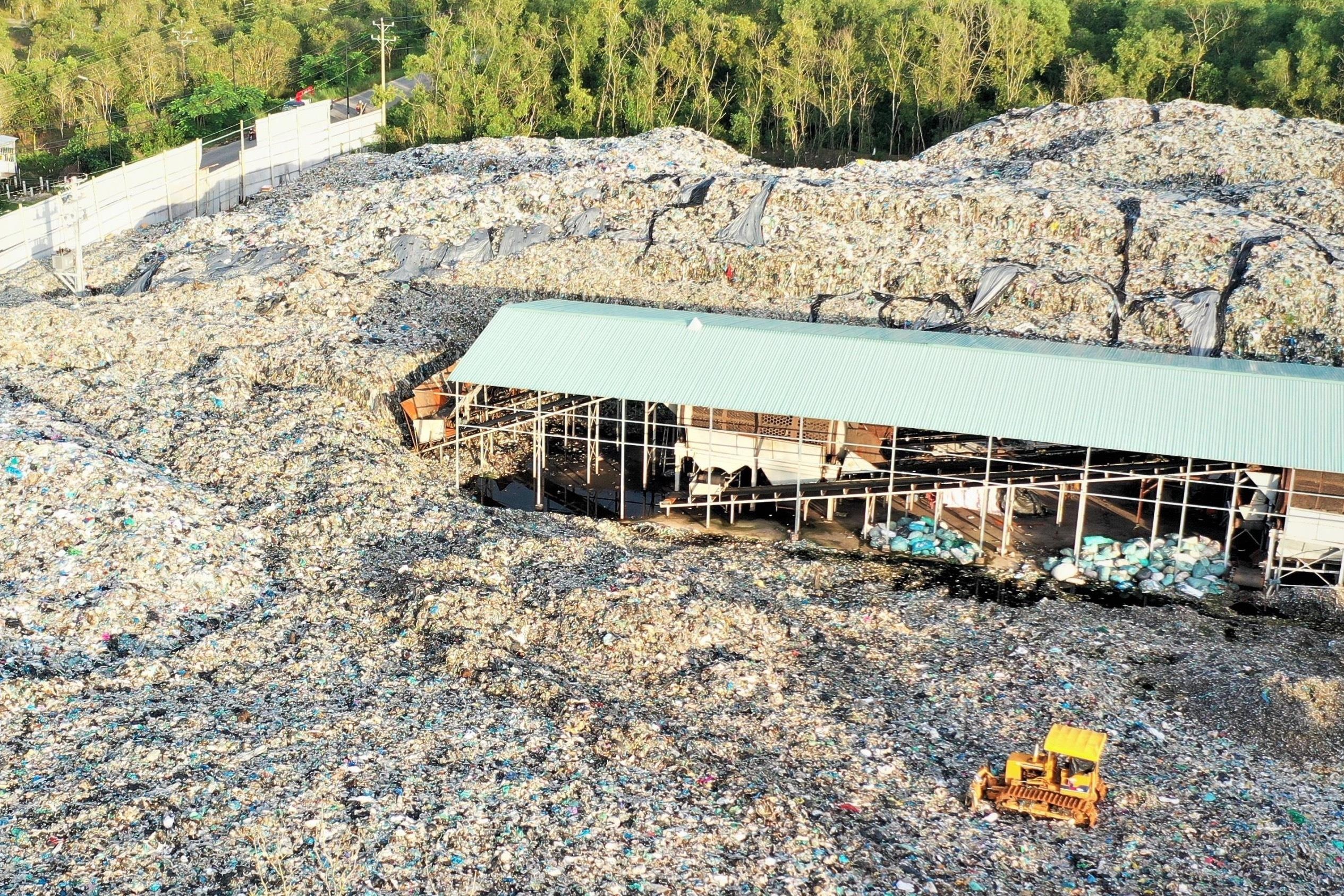 Rac chat thanh nui, boc mui hoi thoi o Phu Quoc hinh anh