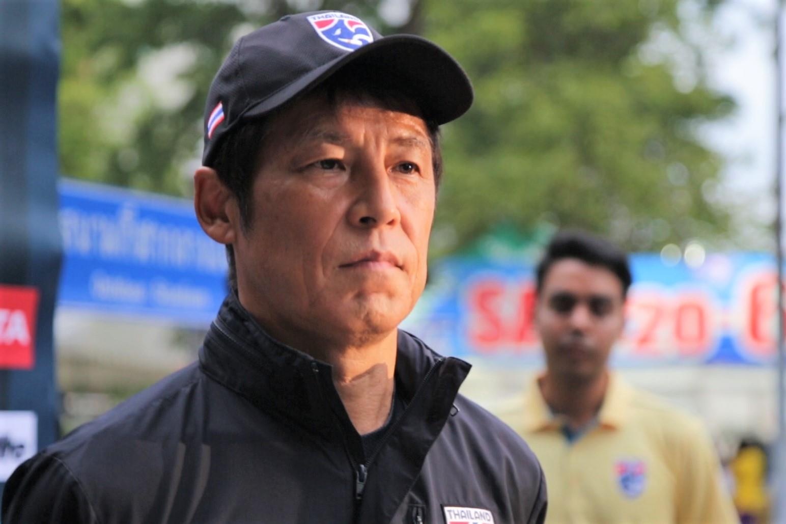 100 phong vien quay kin, HLV Nishino tu choi noi den tuyen Viet Nam hinh anh