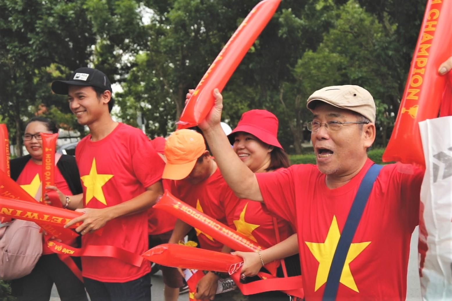 Gia ve tang cao, CDV Viet Nam van mua de co vu doi tuyen hinh anh