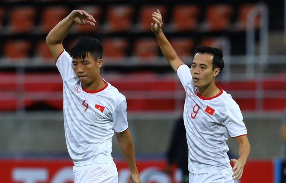 Doi hinh chinh tuyen Viet Nam khoi dong truoc tran dau hinh anh