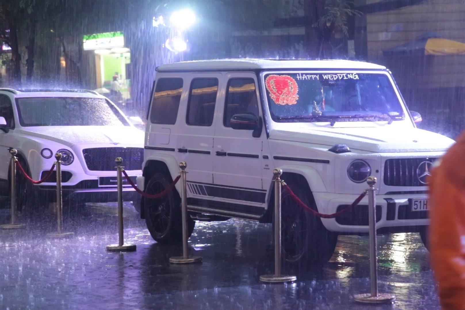 Dan sieu xe 'doi mua' o dam cuoi con gai Minh Nhua hinh anh