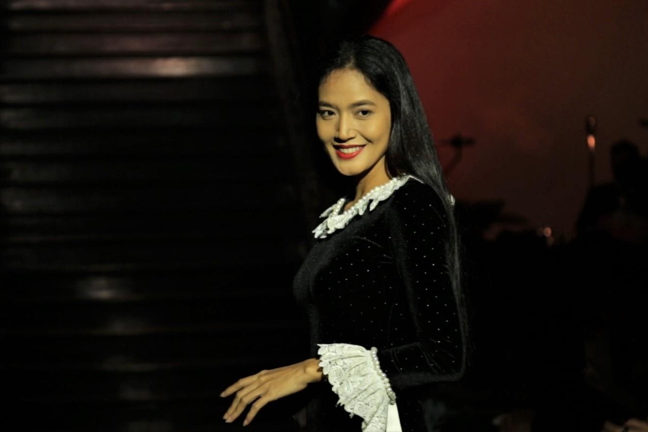 'Thay vi nem da, hay thong cam cho ca si My mac ao dai khong quan’ hinh anh