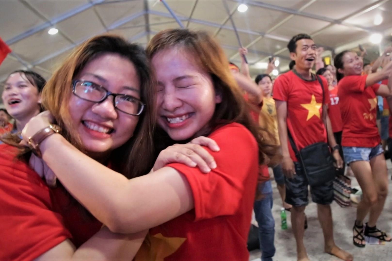 CDV TP.HCM nhay mua sau tran thang dam truoc Indonesia hinh anh