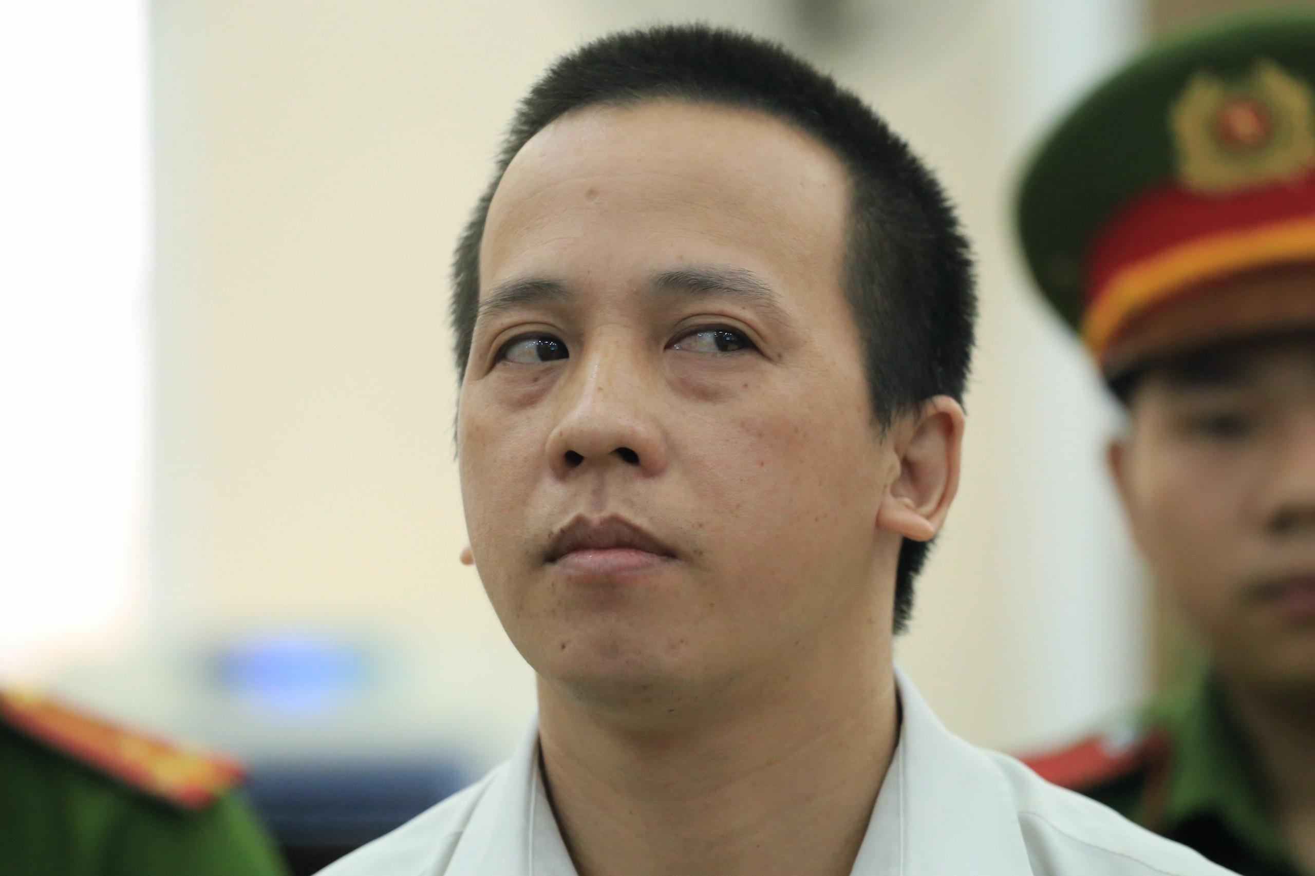 Ke giet 3 ba chau o Binh Duong: 'Bi cao bi say mau' hinh anh