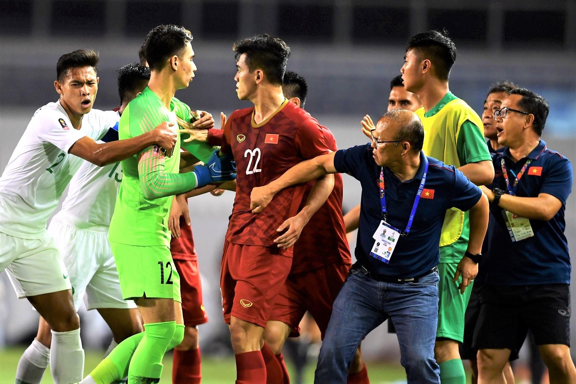 Tinh huong tranh cai giua U22 Viet Nam va U22 Indonesia hinh anh