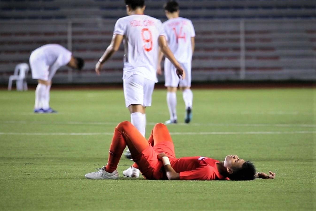 U22 Singapore do guc xuong san sau tran thua Viet Nam hinh anh