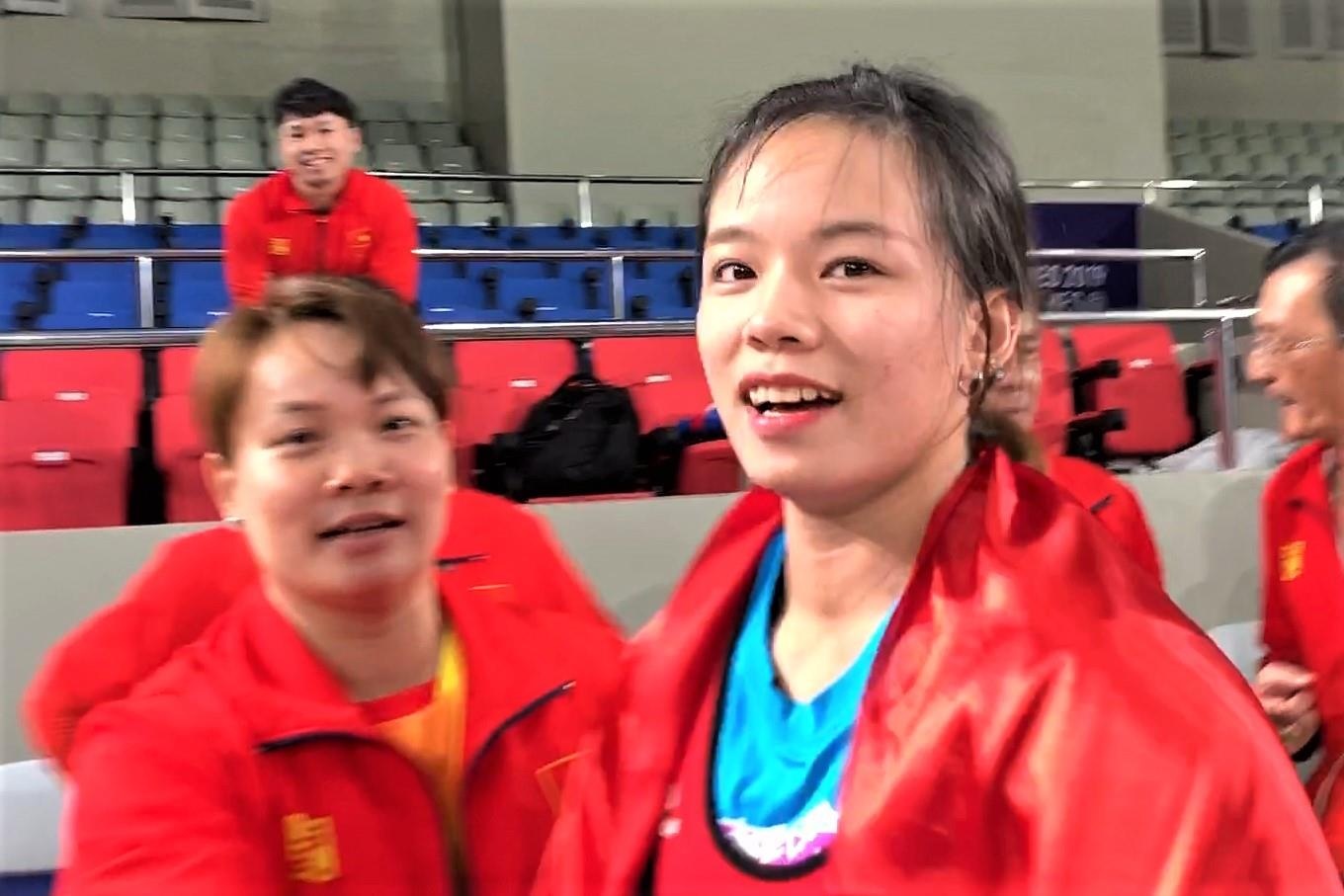 Khoanh khac Hong Thanh nang ta kho tin, danh bai VDV Philippines hinh anh