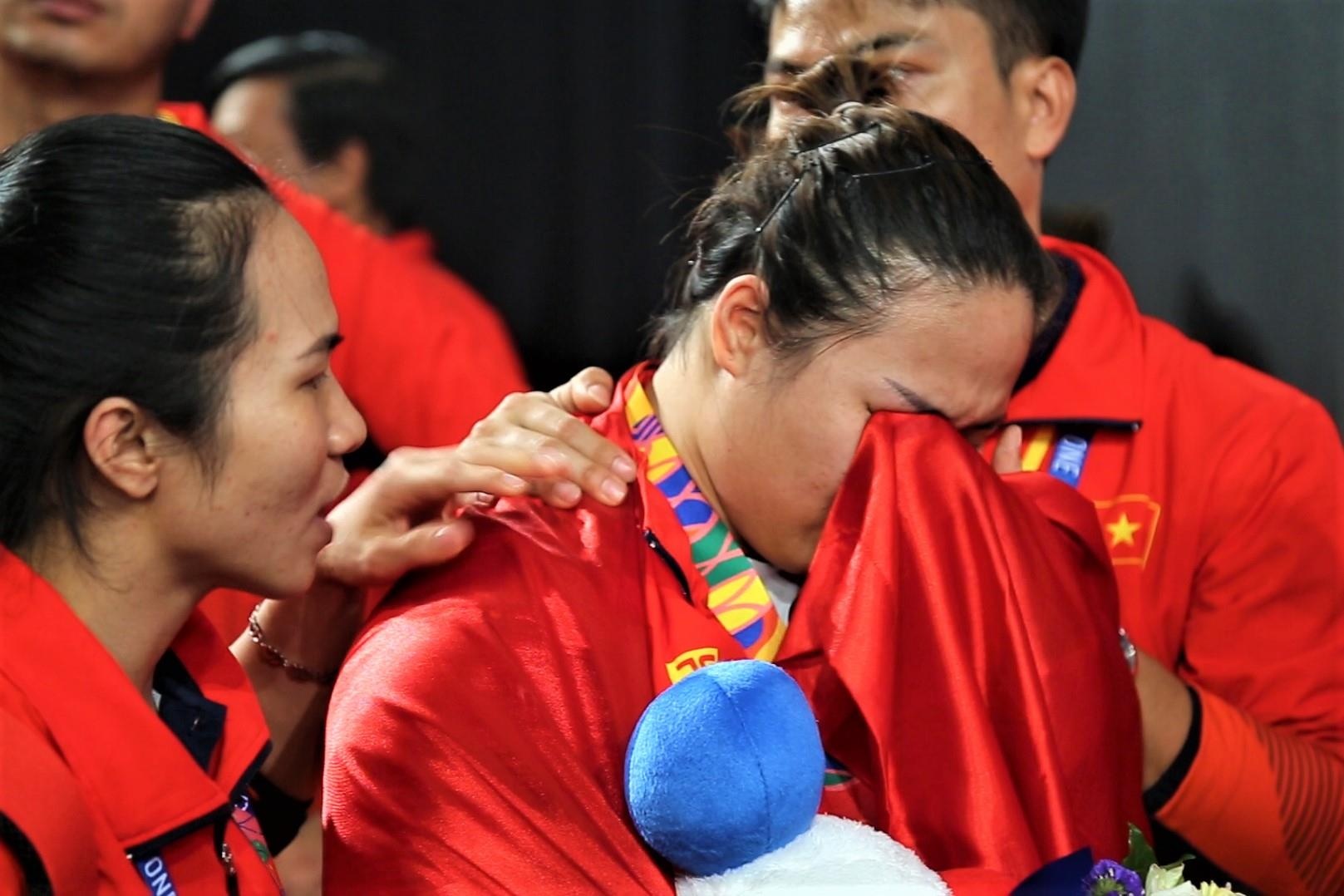 Nguyen Thi Van tiec nuoi vi danh mat HCV cu ta hinh anh