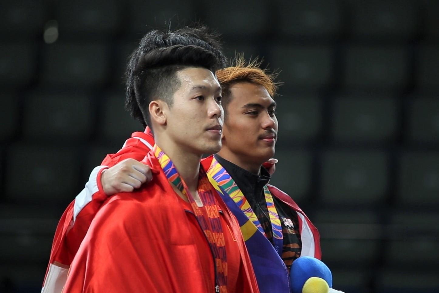 Pham Tuan Anh mang HCB ve cho tuyen cu ta hinh anh