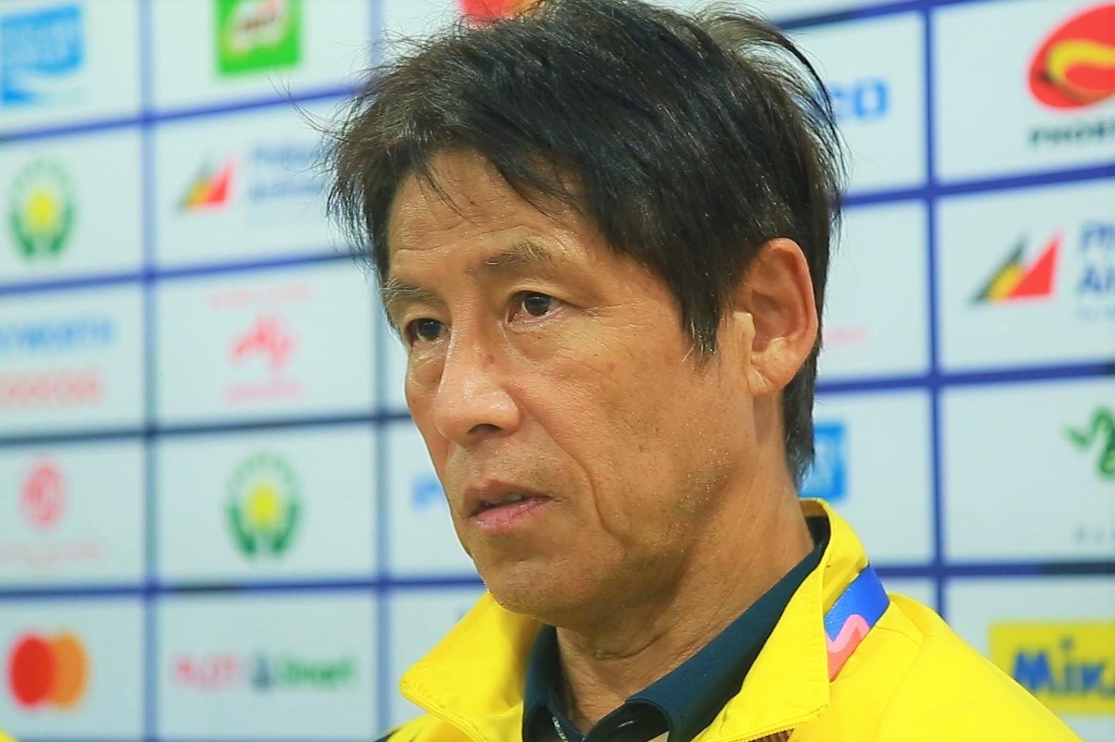 HLV Nishino: 'Chung toi phai hoc hoi bong da Viet Nam' hinh anh