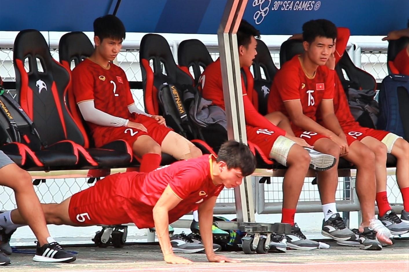 Van Hau tap them du HLV Park cho nghi ngoi tha long hinh anh