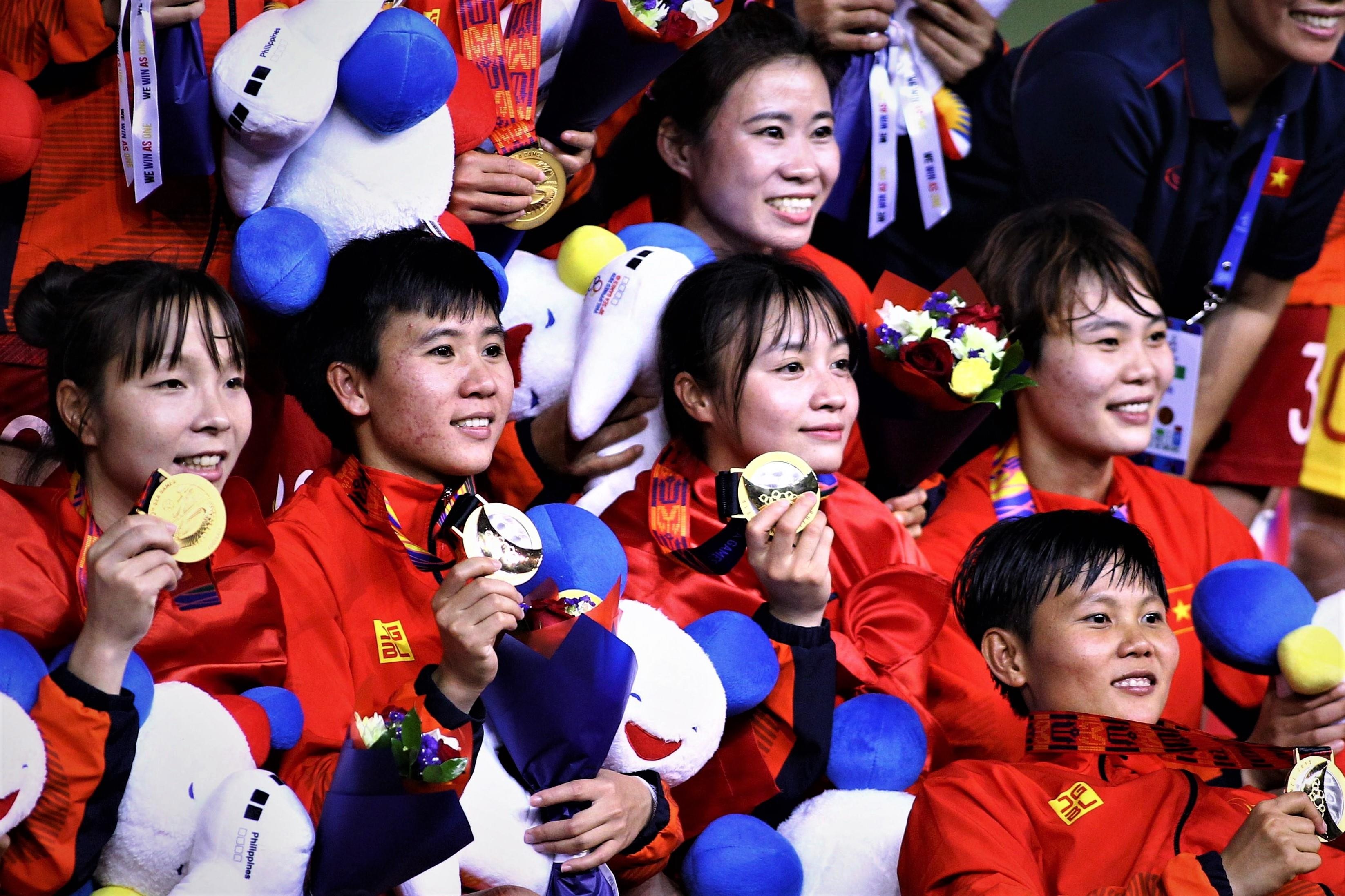 HLV Park: 'Chung toi rat vui neu ve Viet Nam voi 2 HCV cung tuyen nu' hinh anh