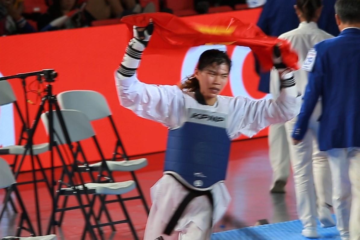 Anh Tuyet an mung HCV taekwondo hinh anh
