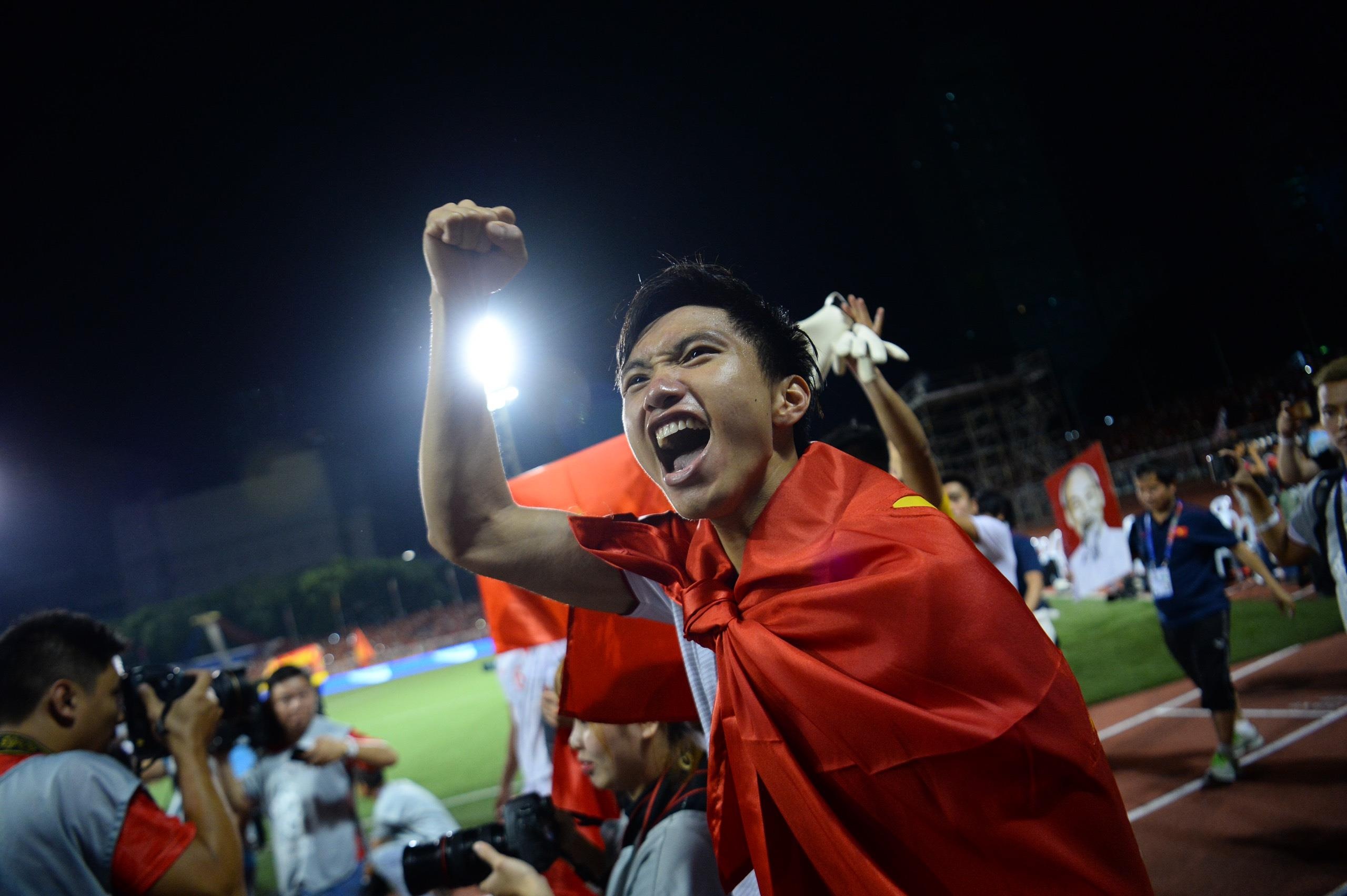 Khoanh khac Van Hau, Trong Hoang di quanh san an mung hinh anh