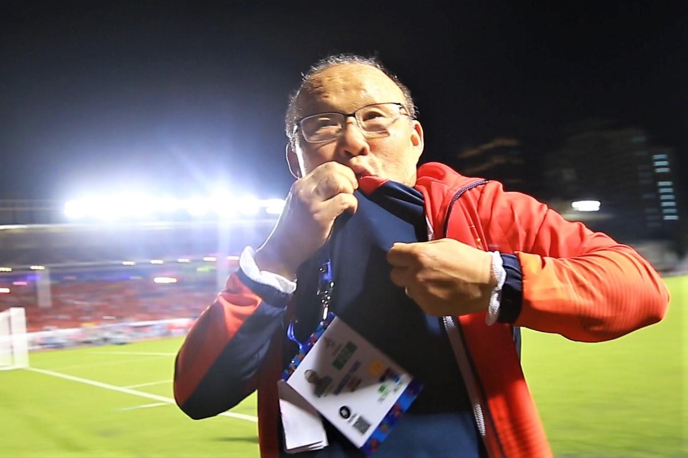 HLV Park hon co Viet Nam tren nguc ao, cam on CDV hinh anh