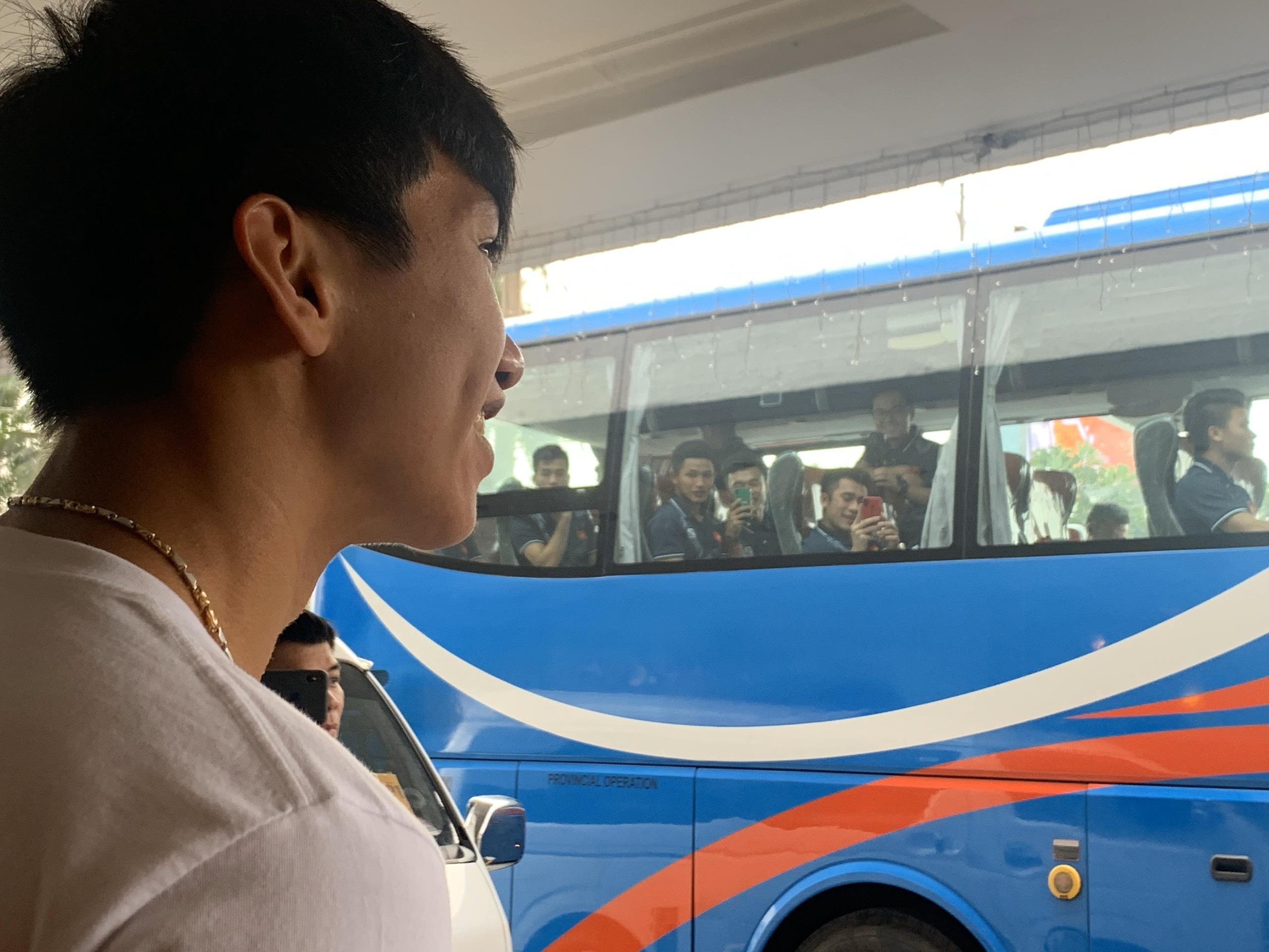 Van Hau quyen luyen chia tay thay Park va dong doi hinh anh