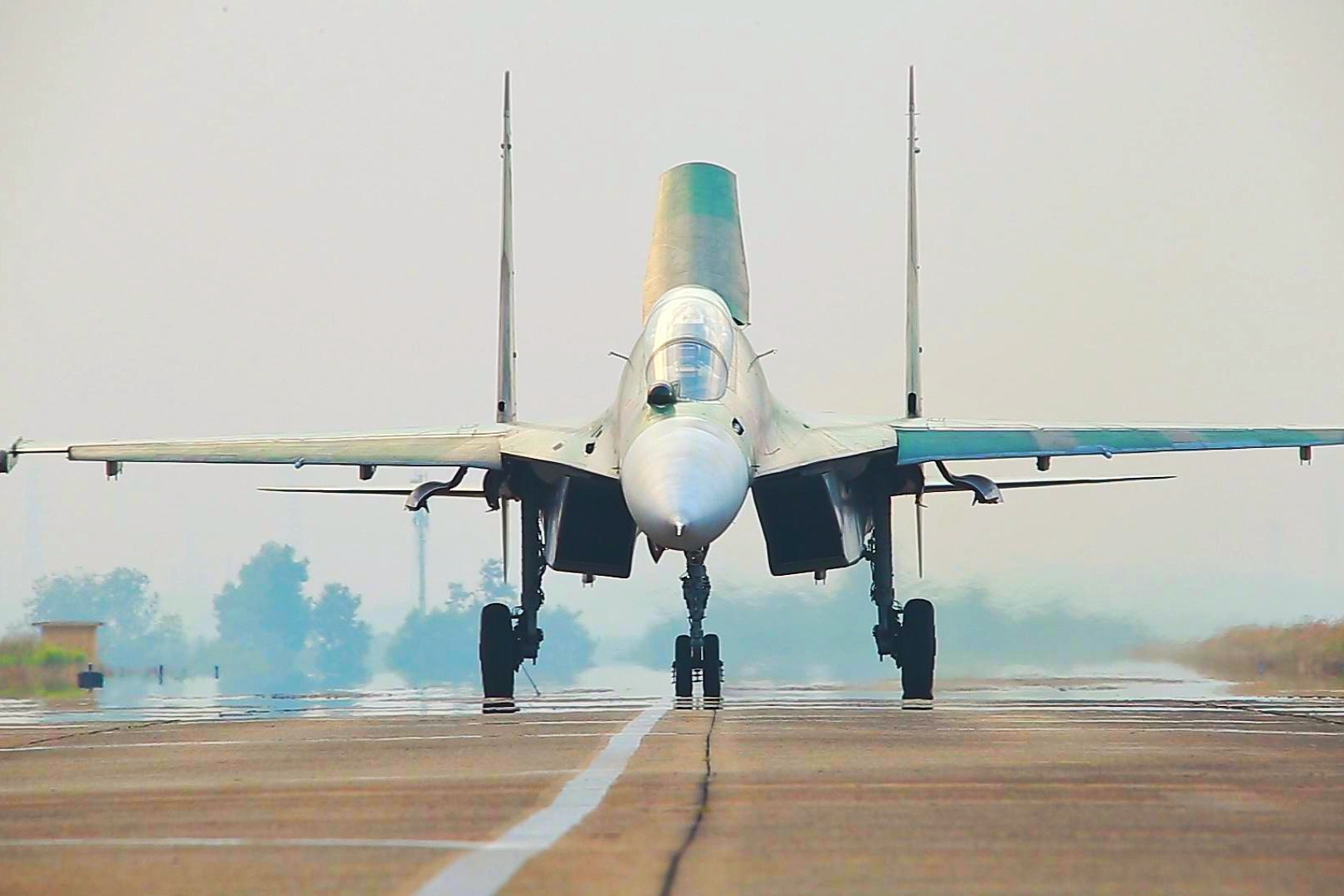 'Ho mang chua' Su-30MK2 tap luyen nhao lon tren bau troi Bien Hoa hinh anh