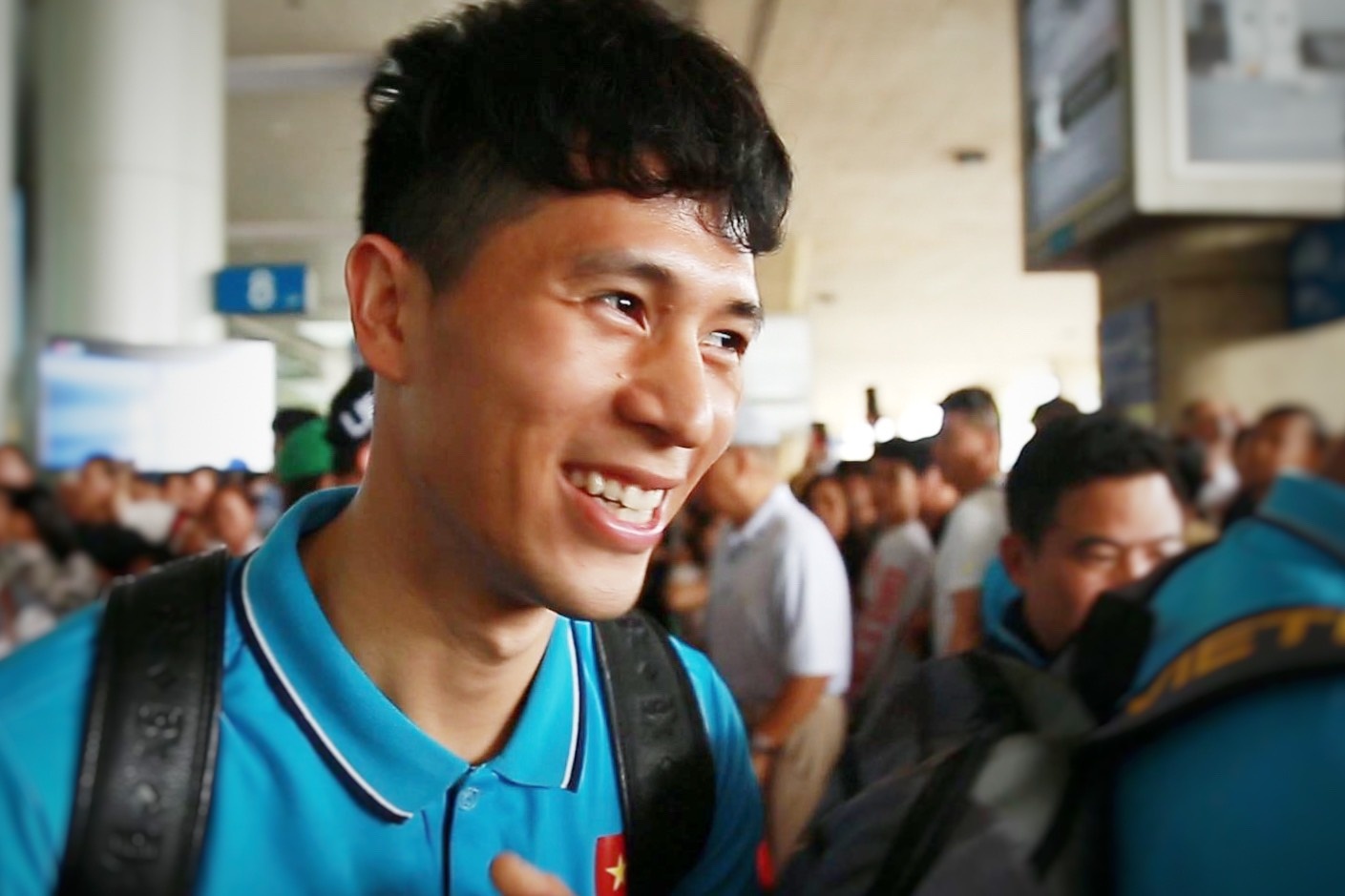 U23 Viet Nam duoc nguoi ham mo chao don khi tro ve TP.HCM hinh anh