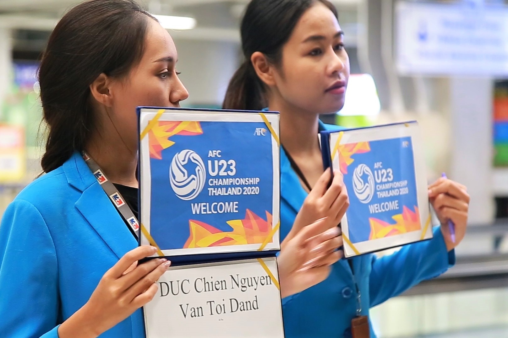 U23 Viet Nam duoc chao don khi dat chan den Thai Lan hinh anh