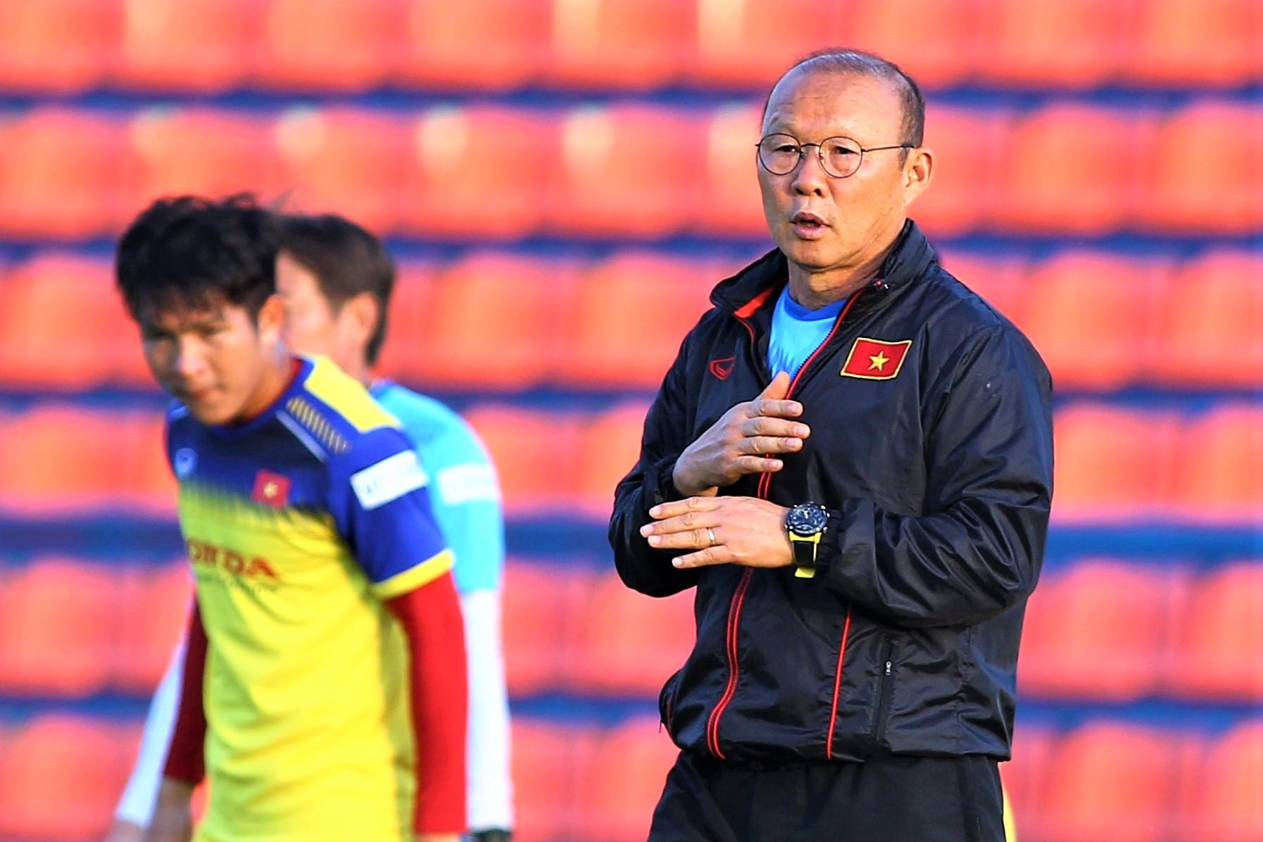 U23 Viet Nam tap giua troi nang gat o Thai Lan hinh anh