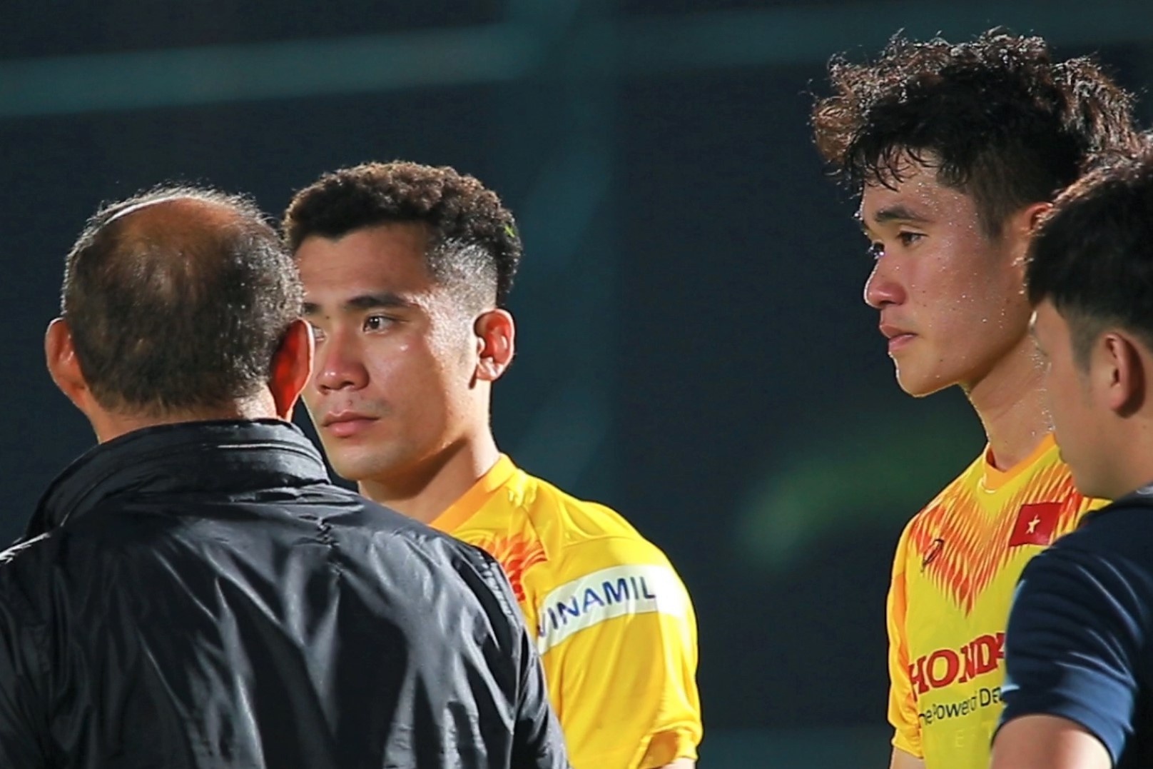 HLV Park trao doi rieng cau thu sau tran gap U23 Bahrain hinh anh