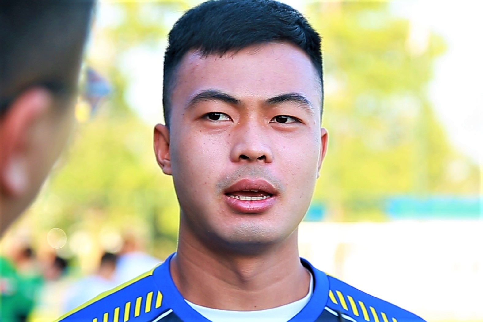 Thanh Thinh: 'Toi mong muon duoc ra san tran dau tien gap UAE' hinh anh