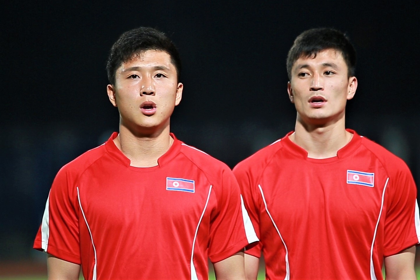 U23 Trieu Tien hat quoc ca truoc khi tap luyen hinh anh