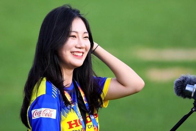 Nu phong vien Han Quoc ham mo U23 Viet Nam hinh anh