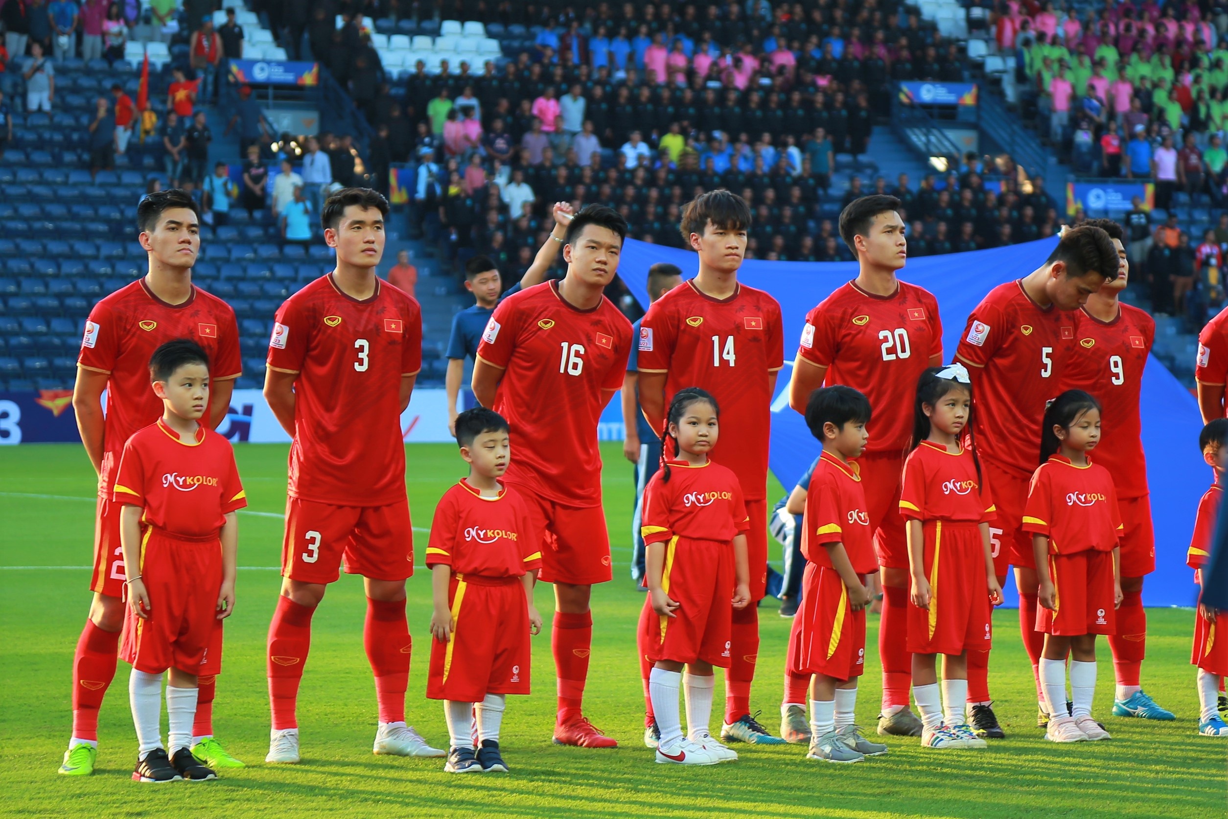 U23 Viet Nam su dung ao dau moi o tran gap UAE hinh anh