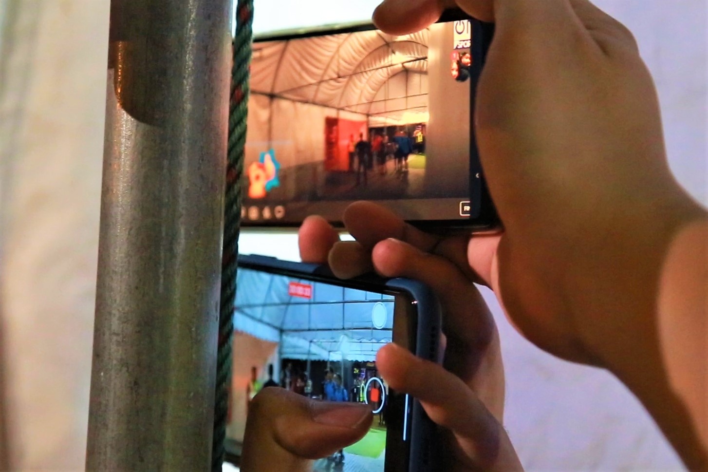 CDV Viet Nam don hut U23 vi BTC dung oto chan lai hinh anh