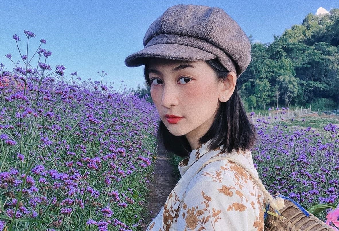 Ve ngoai xinh dep cua nu phien dich theo doi U23 Viet Nam hinh anh