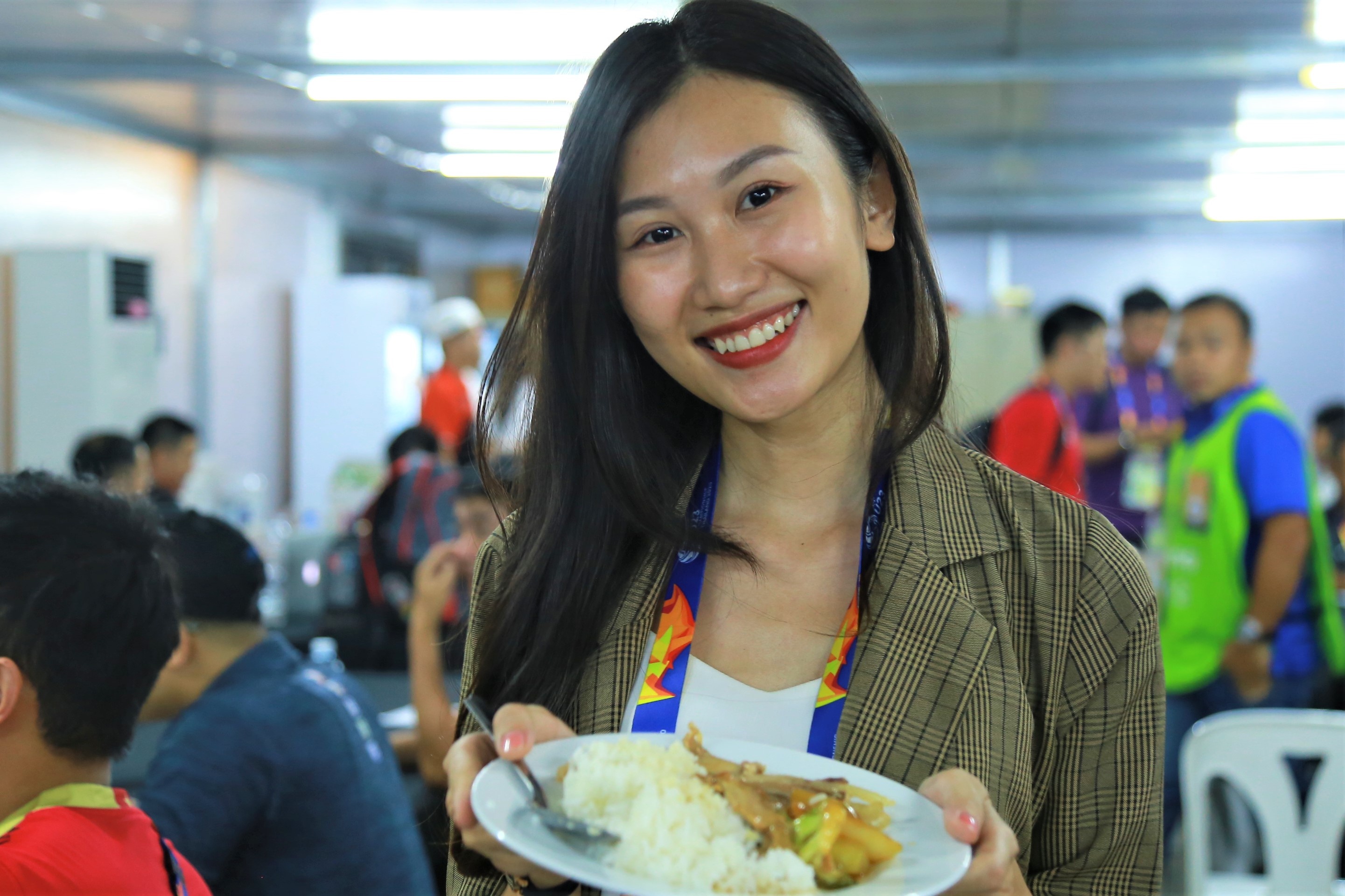 Ben trong khu vuc bao chi tran U23 Viet Nam va U23 Trieu Tien hinh anh