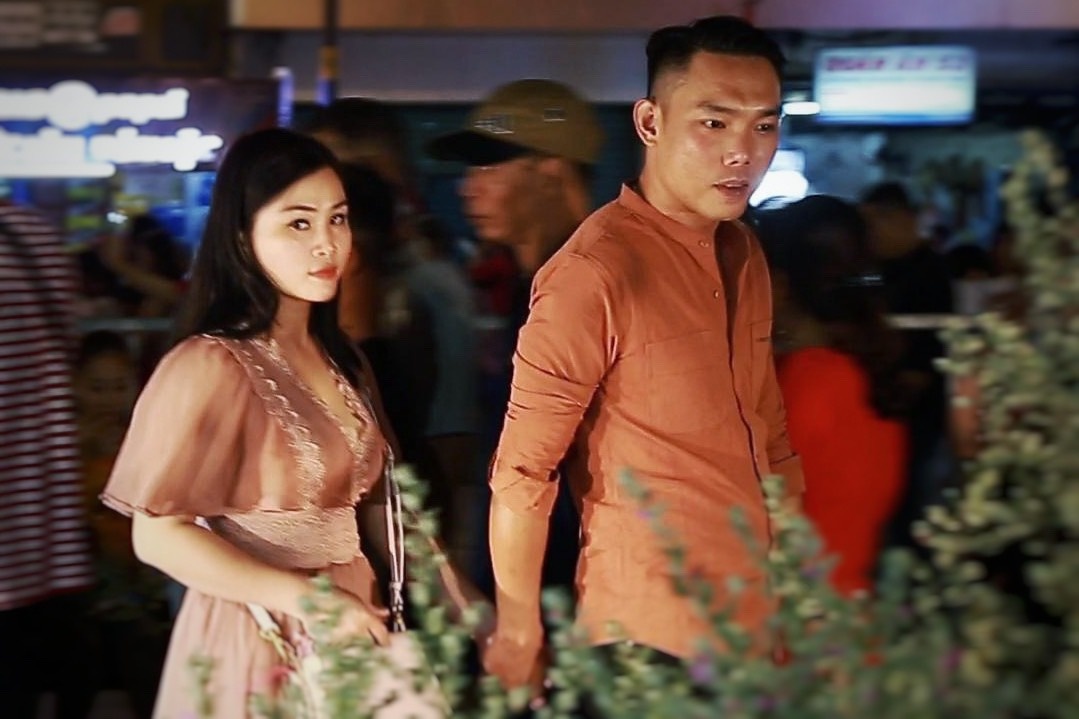 Bien nguoi dao choi pho di bo Nguyen Hue truoc giao thua hinh anh