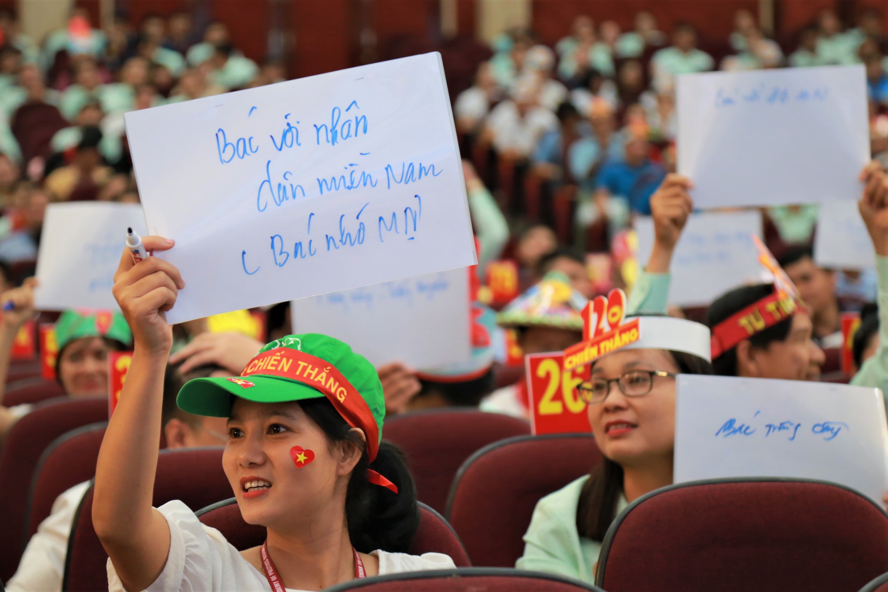 Thi 'Rung chuong vang' tim hieu lich su Dang hinh anh