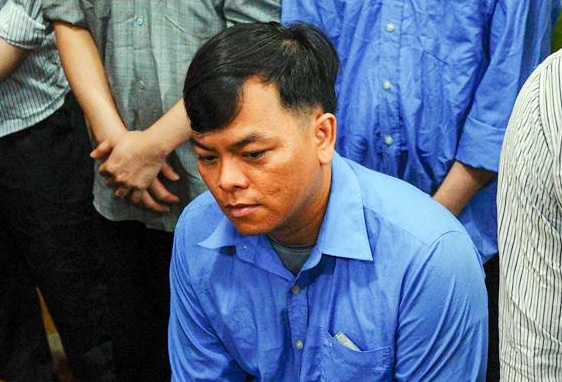 Phuc XO duoc diu khi ra hau toa hinh anh