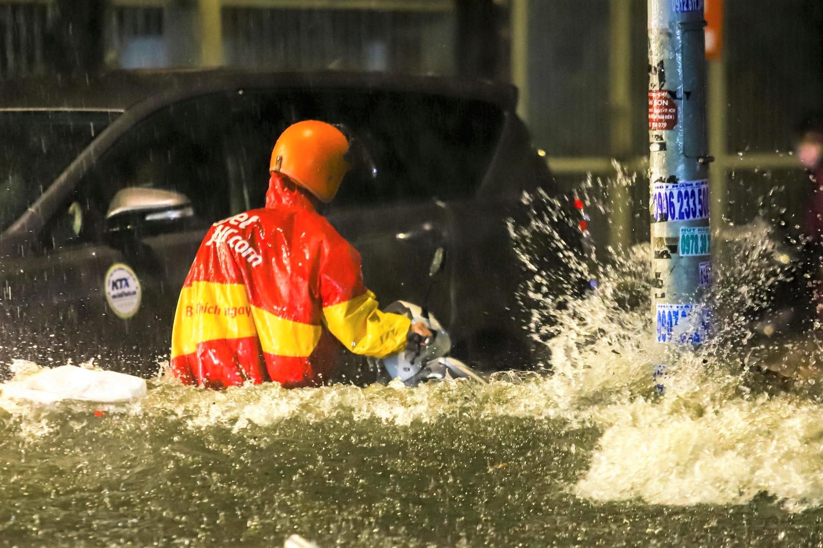 Nguoi TP.HCM 'boi' ve nha trong mua lon hinh anh