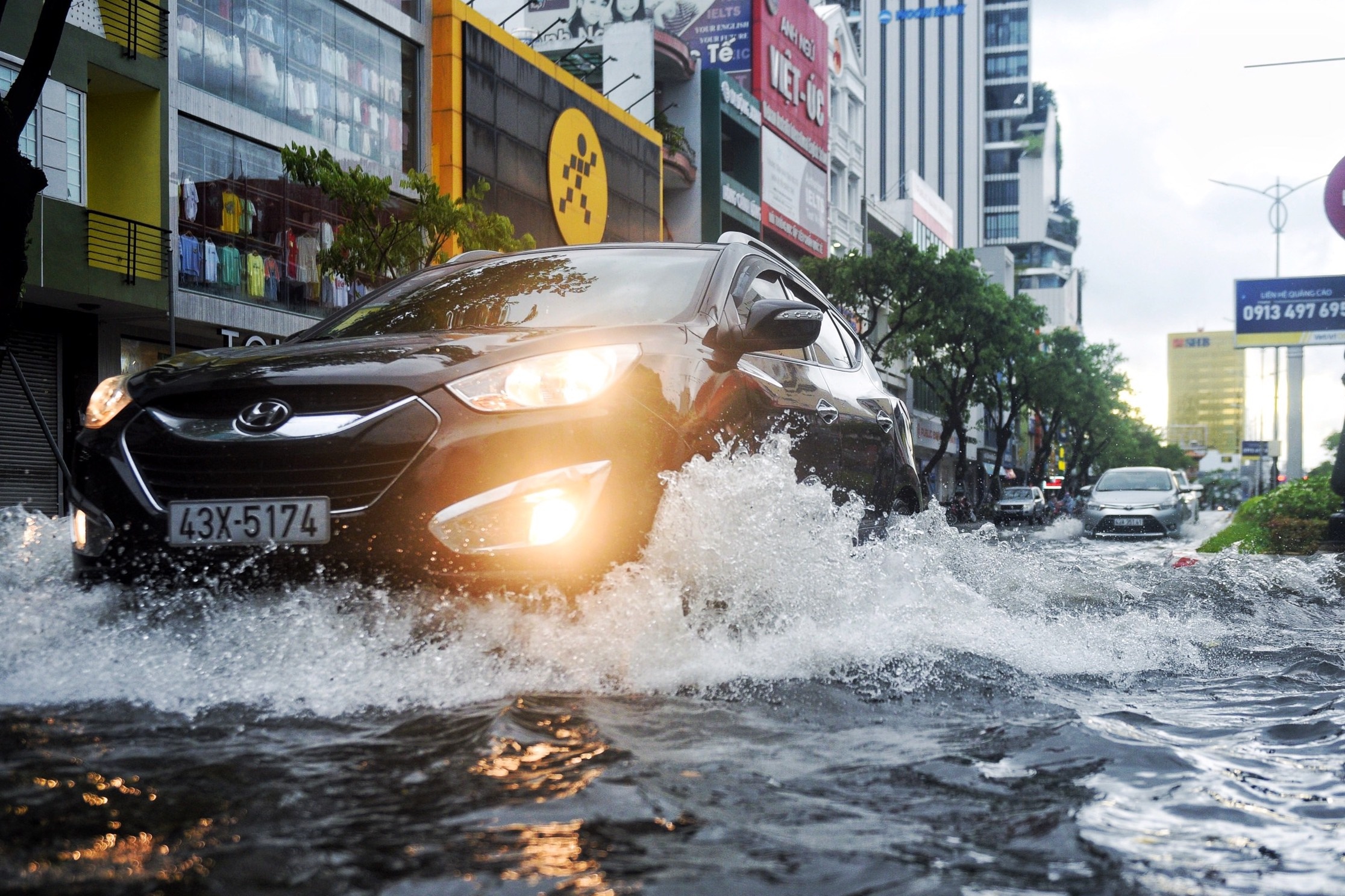 Ham de xe ngap nuoc o Da Nang hinh anh