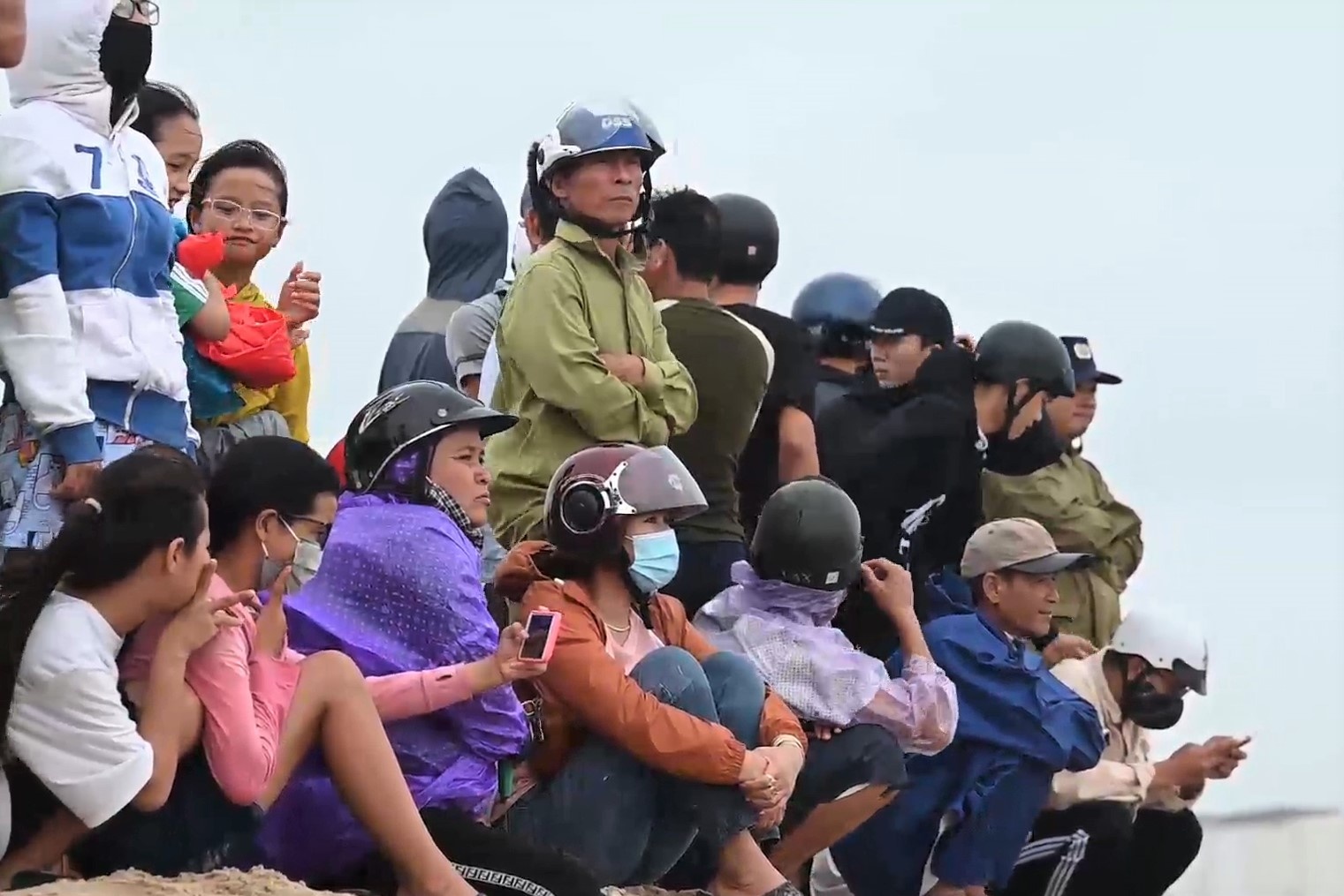 8 thuyen vien bam vao ong khoi tau Vietship 01 hinh anh