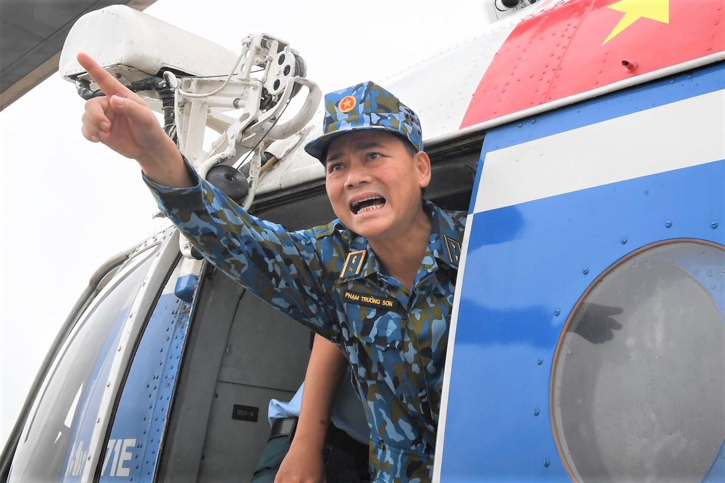 Quyet dinh tao bao khi truc thang bay vao Rao Trang hinh anh