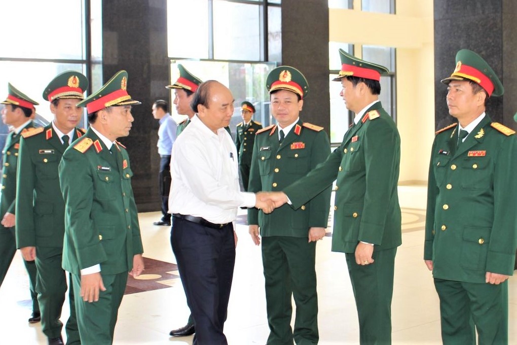 Thu tuong chia buon voi Quan khu 4 hinh anh