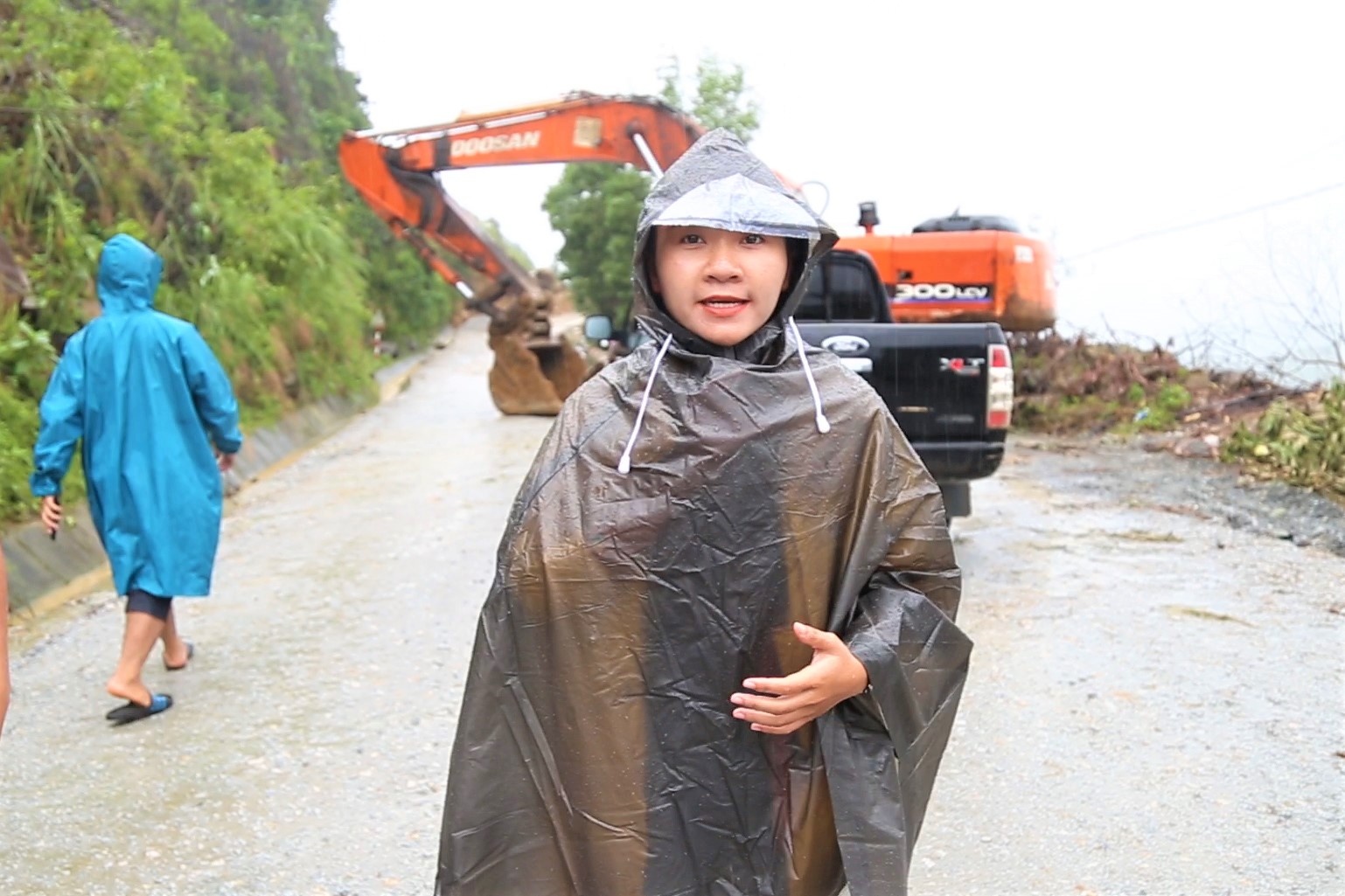 Duong vao Tra Leng tiep tuc sat lo do mua lon hinh anh