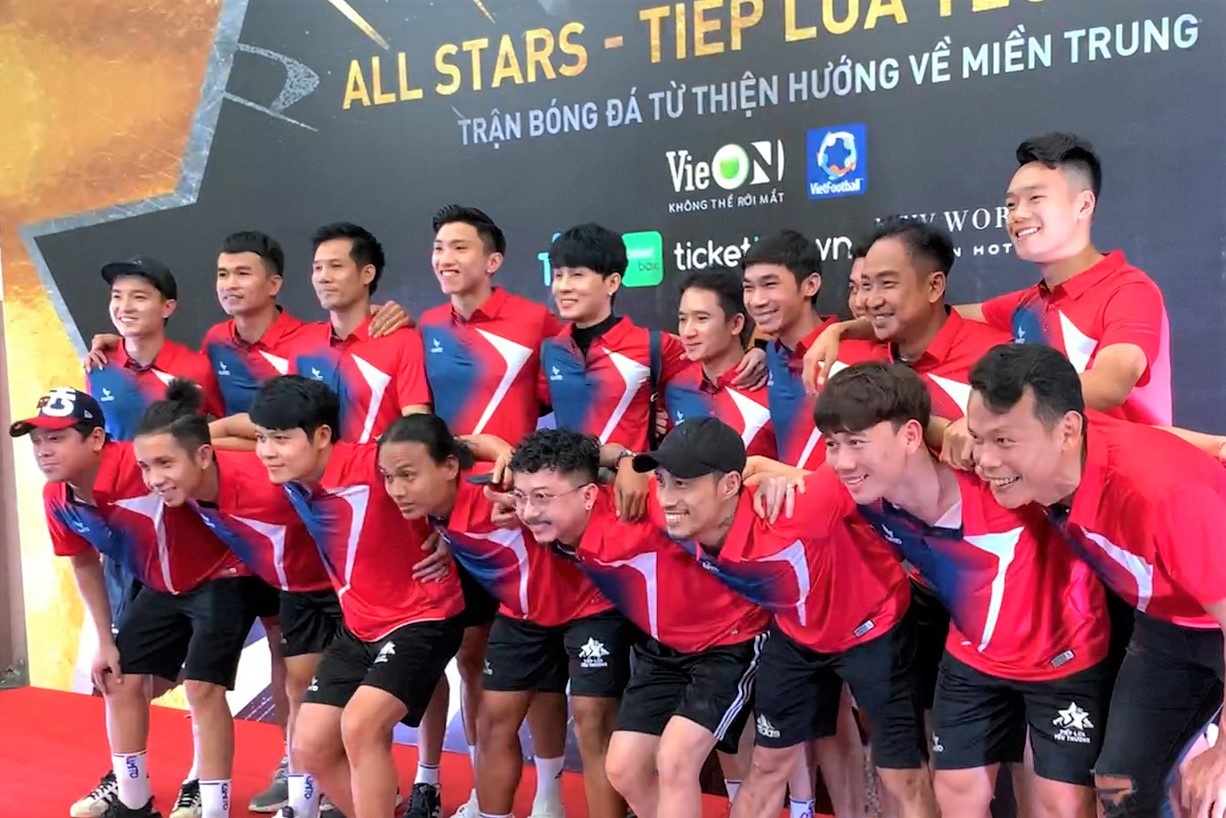 Khan gia den kin san xem Quang Hai, Jack choi bong hinh anh