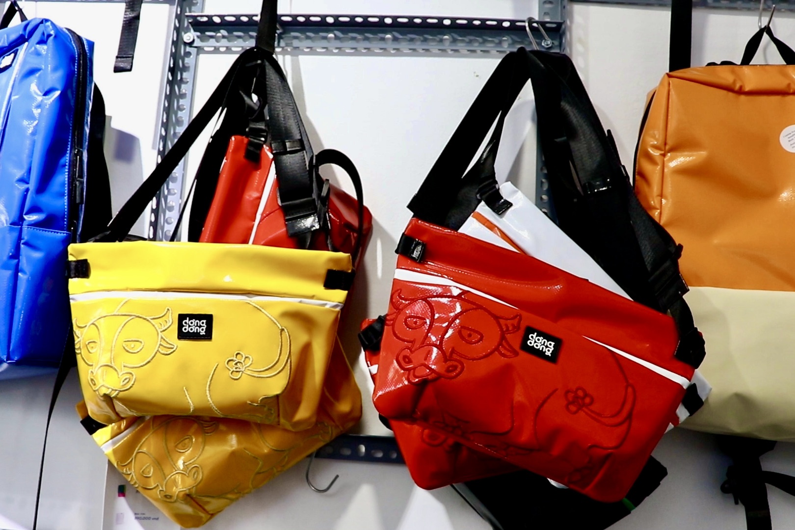 Ba co gai TP.HCM bien tam bat cu thanh tui thoi trang hinh anh