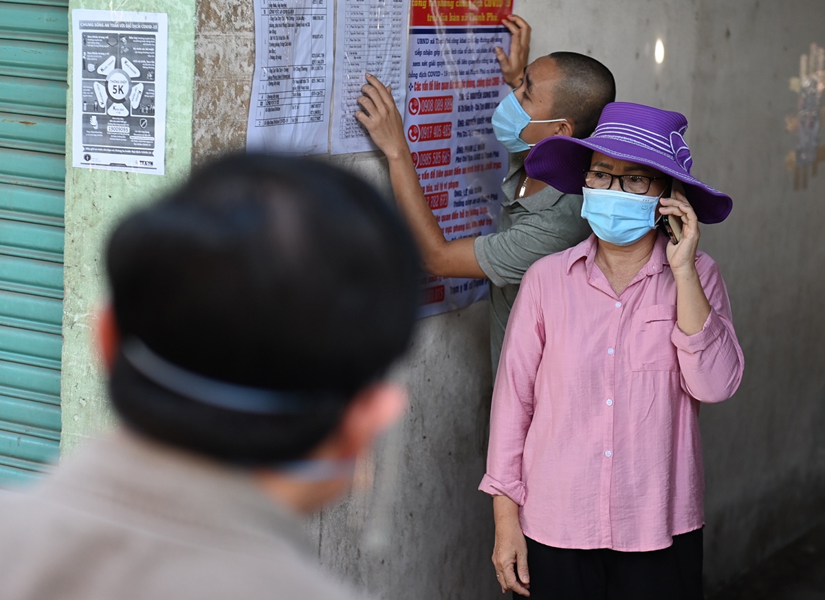 Thu tuong yeu cau kiem tra, nhan vien y te den nha dan sau 10 phut hinh anh